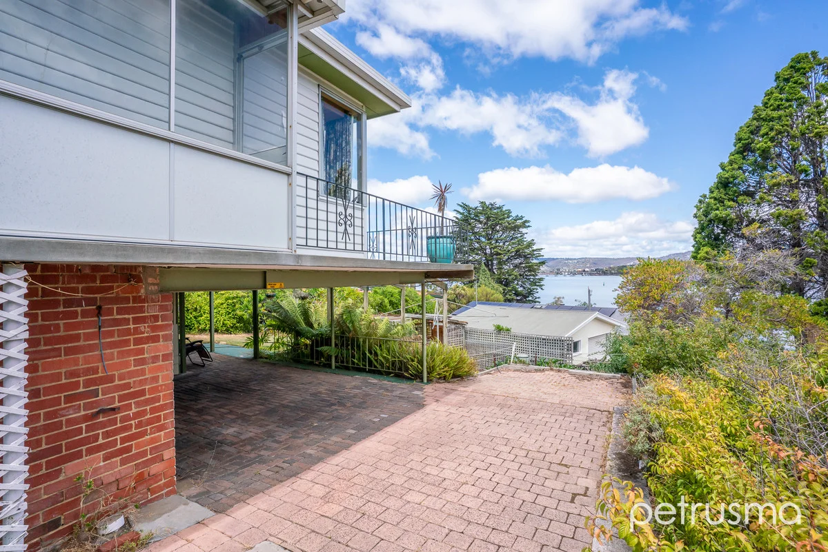 Additional image 17 of 137 Derwent Avenue, Lindisfarne TAS 7015