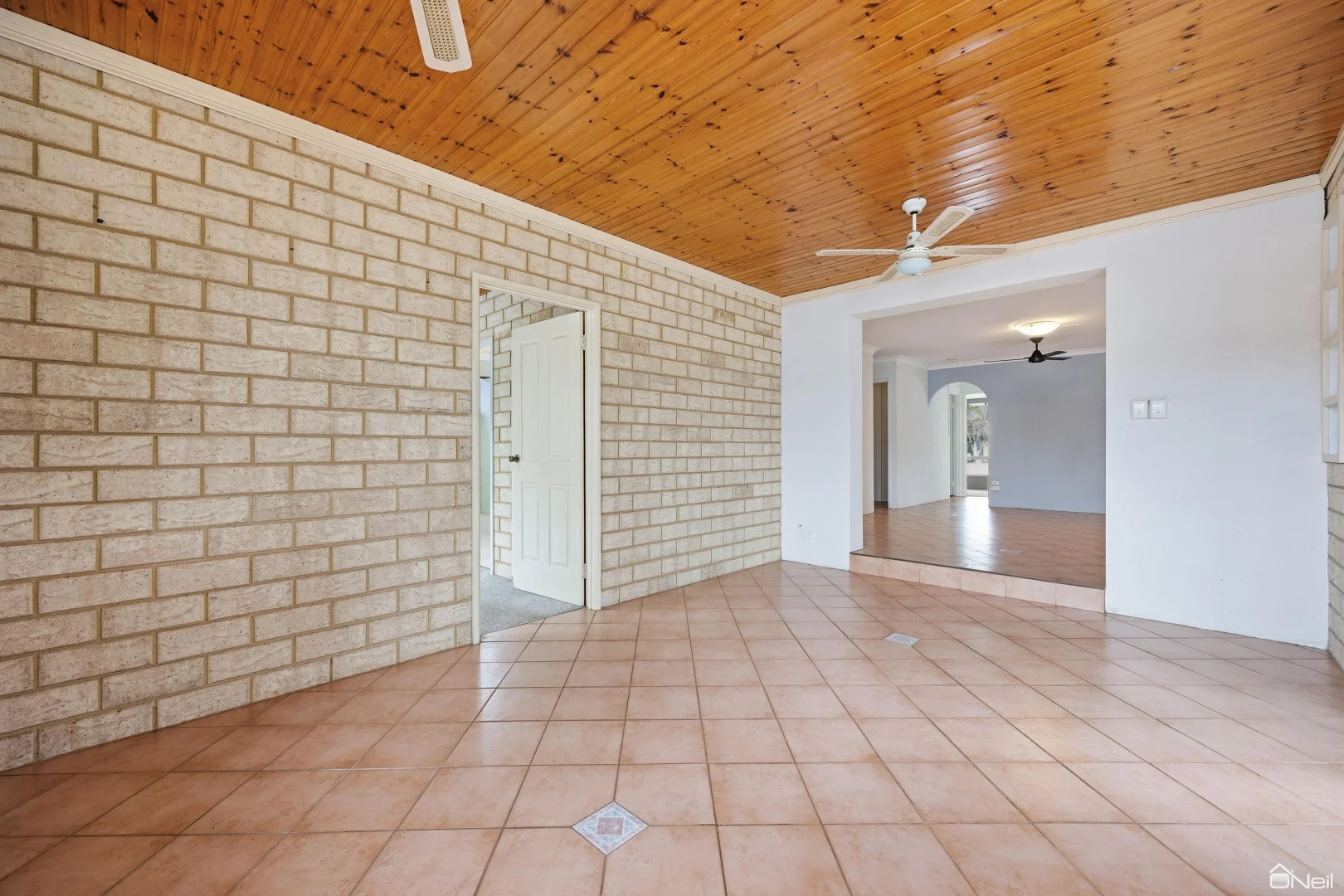 Additional image 10 of 4 Heron Court, Camillo WA 6111