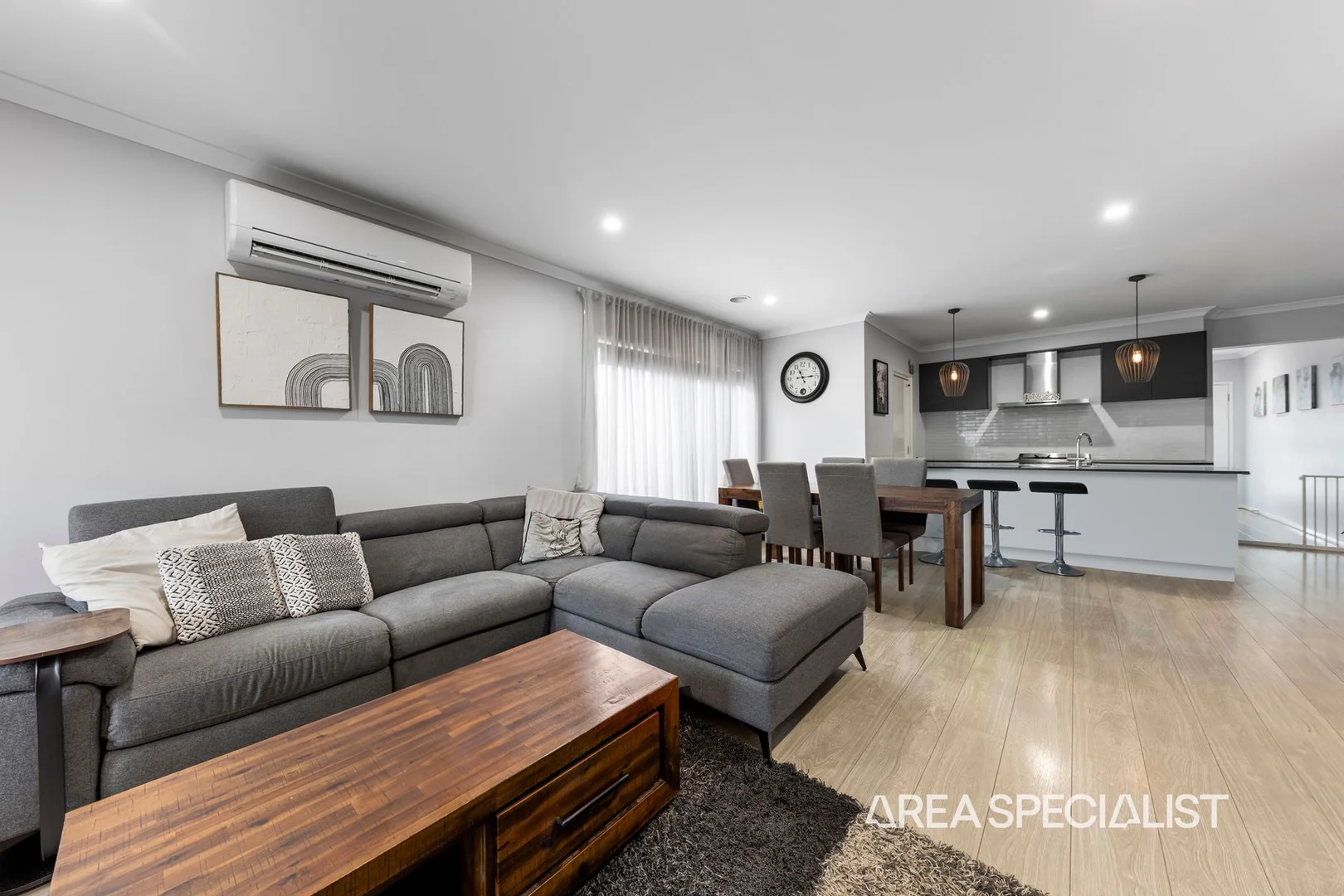 9 Seahawk Crescent, Clyde North VIC 3978 photo 2