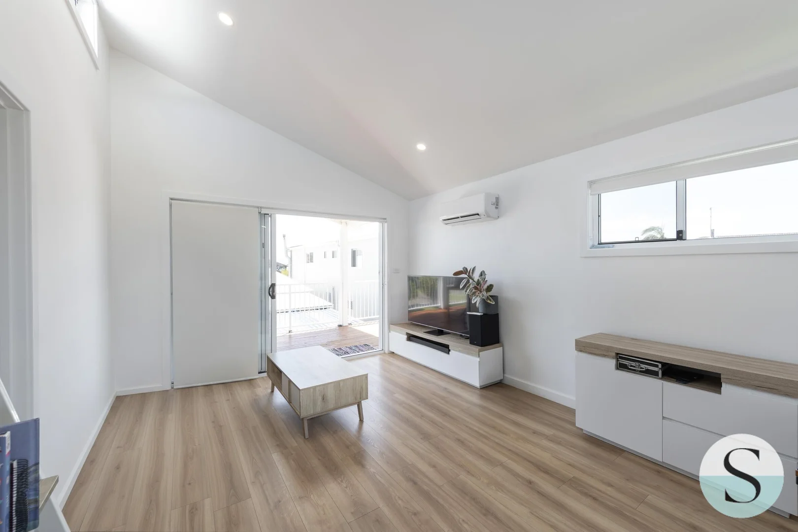 Additional image 16 of 24 Marks Parade, Marks Point NSW 2280