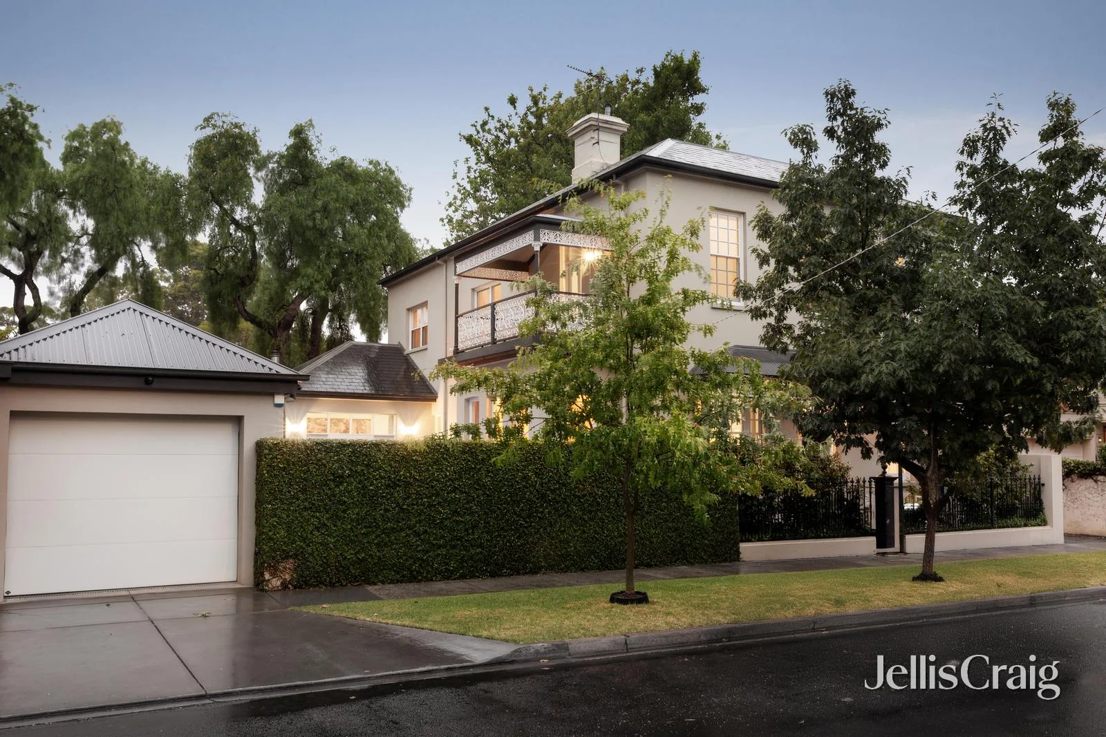 12 Avondale Road, Armadale VIC 3143