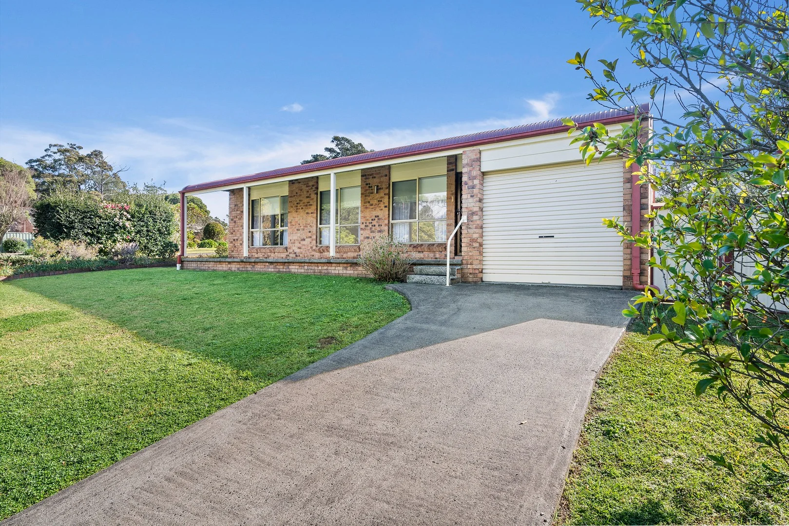 70 Yeovil Drive, Bomaderry NSW 2541