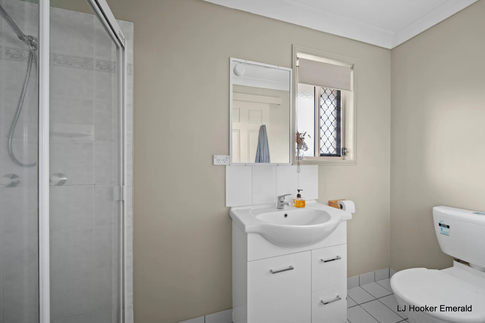 Additional image 15 of 4 Sharlyn Crescent, Emerald QLD 4720