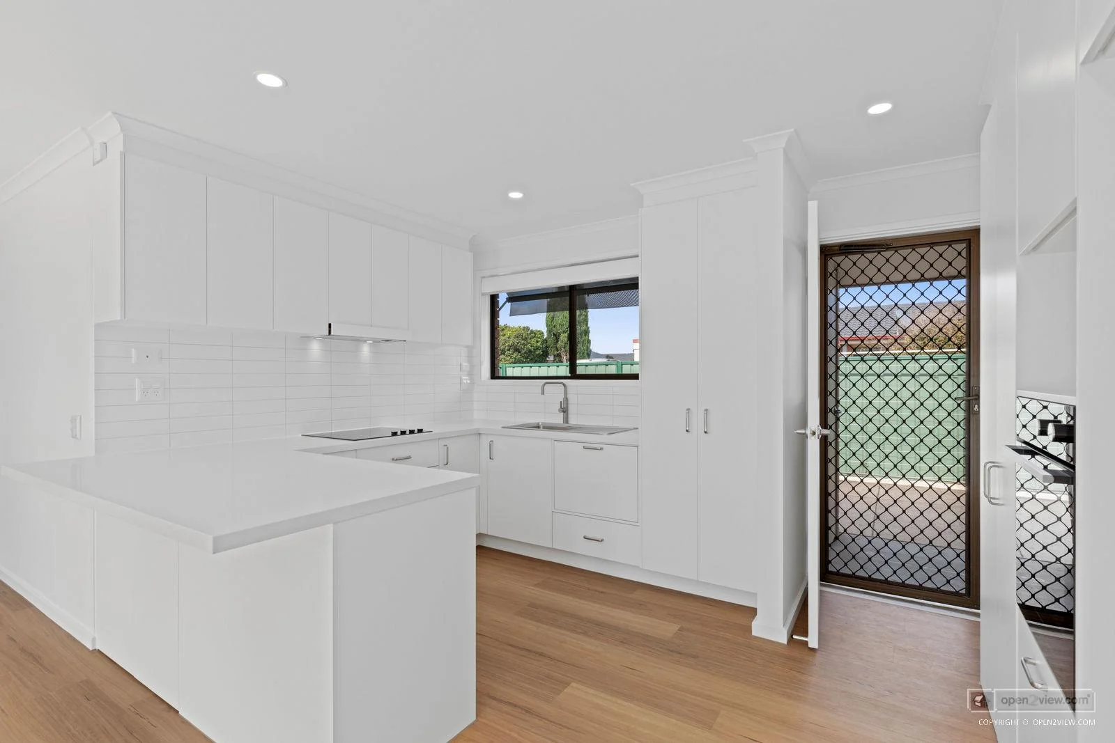 8/50 Barwarree Rd, Marshall VIC 3216