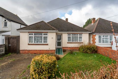 Valentine Avenue, Sholing SO19