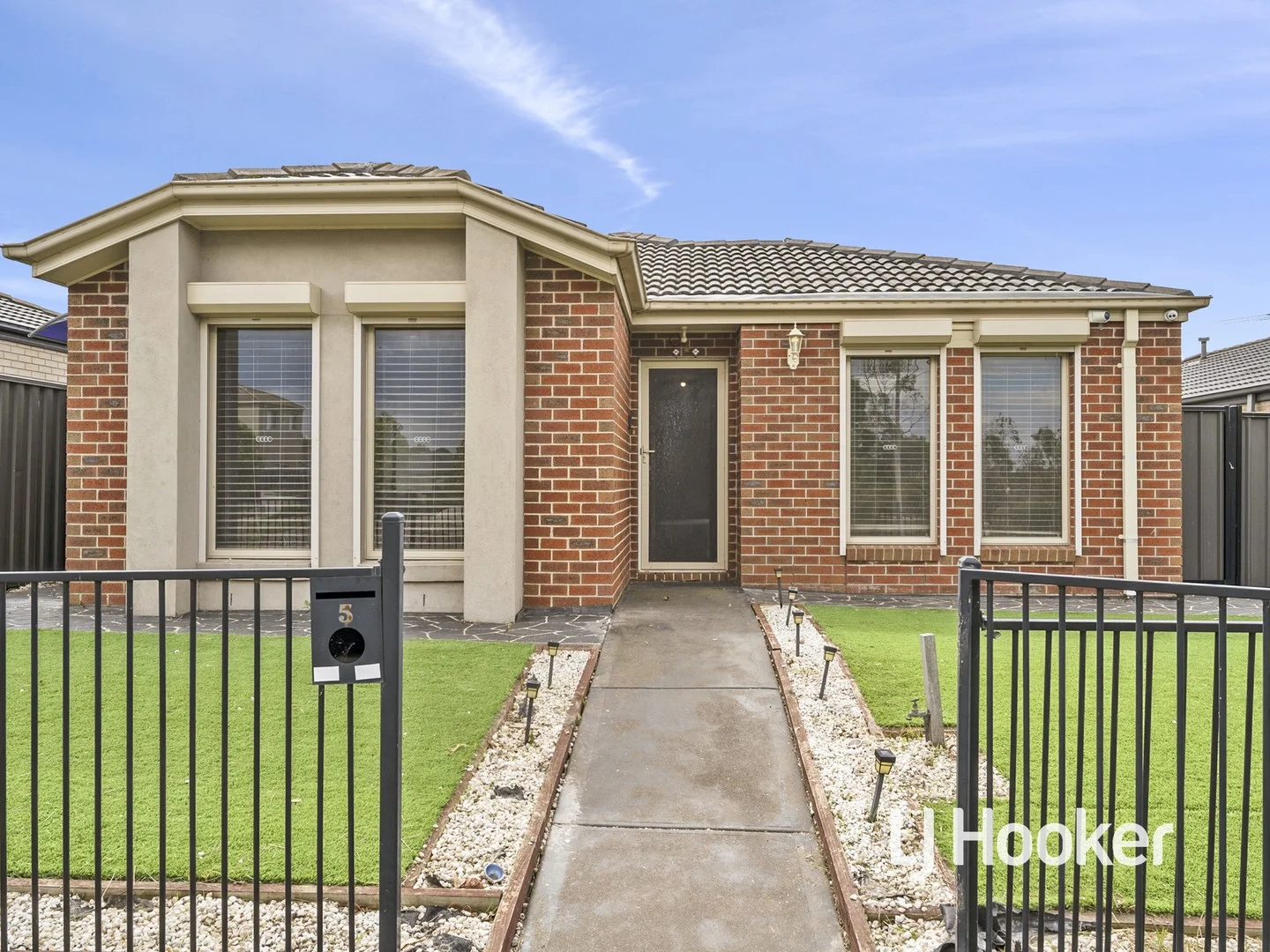 5 Lysterfield Walk, Manor Lakes VIC 3024