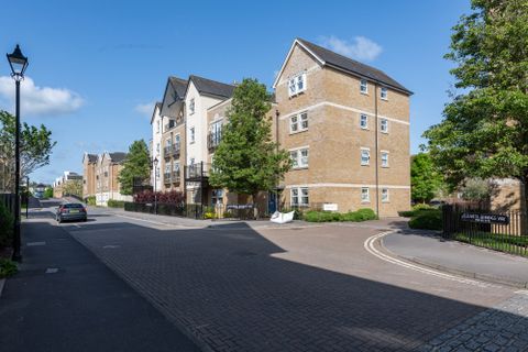 Elizabeth Jennings Way, Oxford OX2