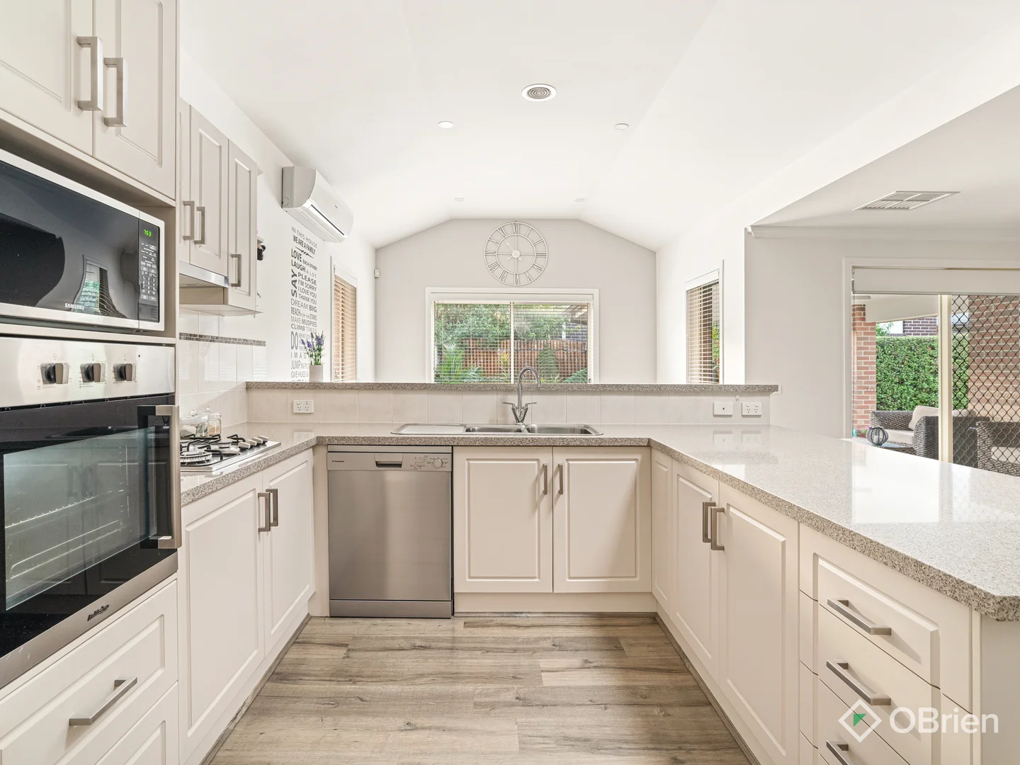 Additional image 2 of 192 Linsell Boulevard, Cranbourne East VIC 3977