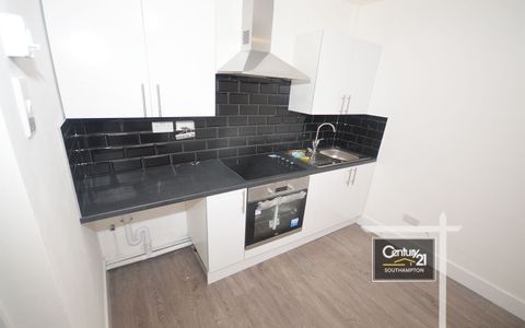 |Ref: R153487|, Chestnut Road, Southampton SO16, Studio to rent