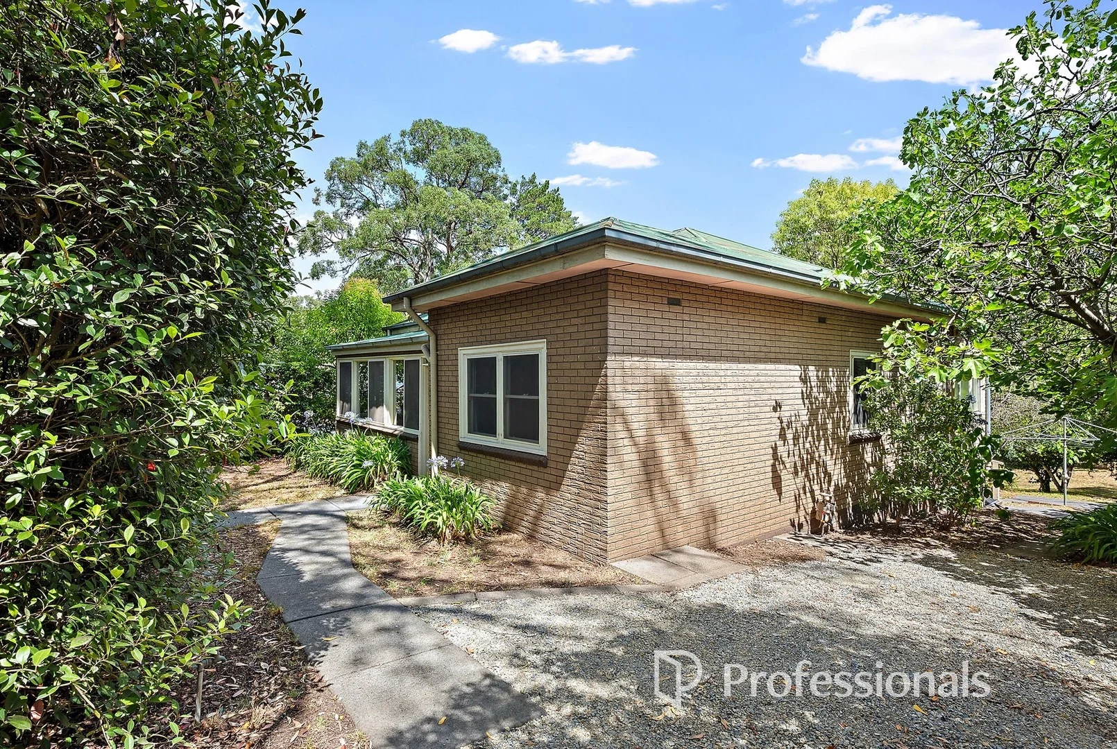 10 Monbulk Road, Mount Evelyn VIC 3796