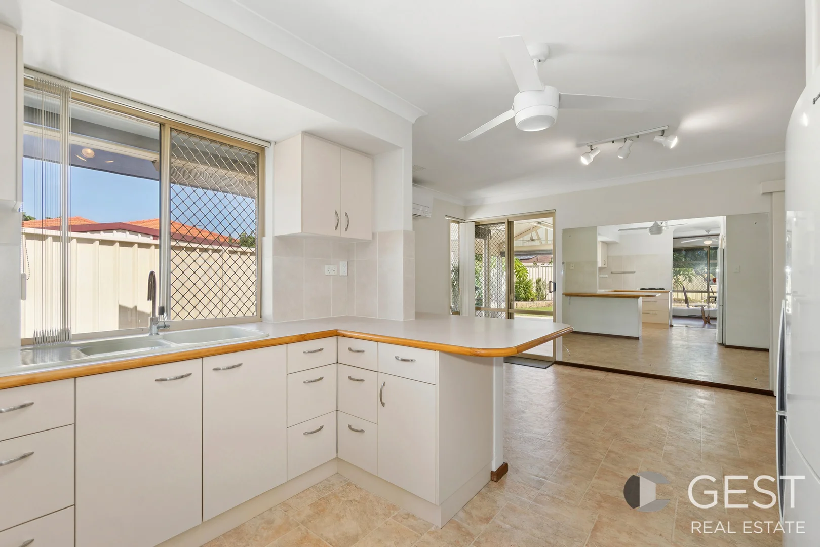 Additional image 11 of 19A Rosebank Gardens, Alexander Heights WA 6064