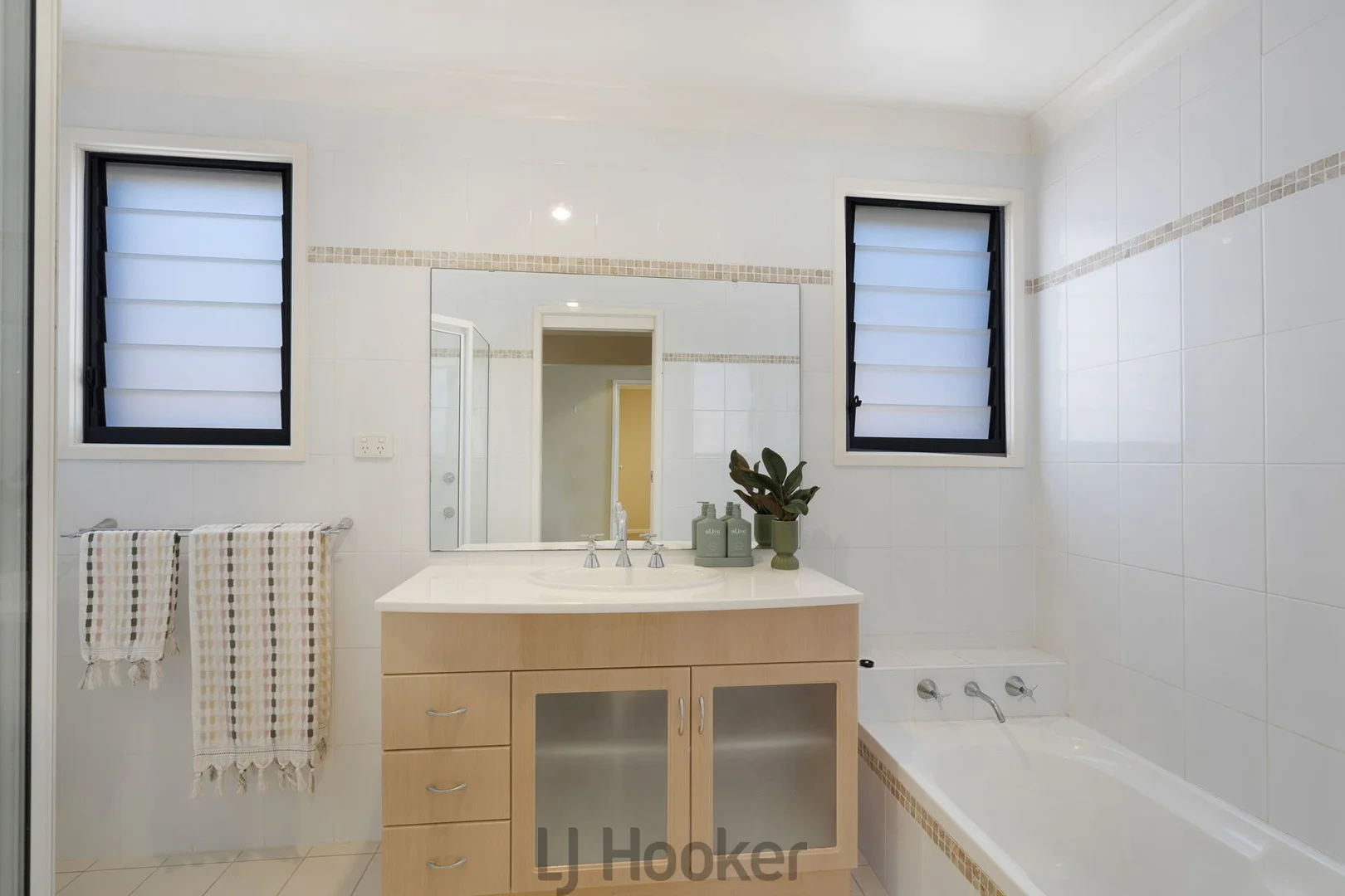 Additional image 21 of 27 The Parade, Belmont NSW 2280