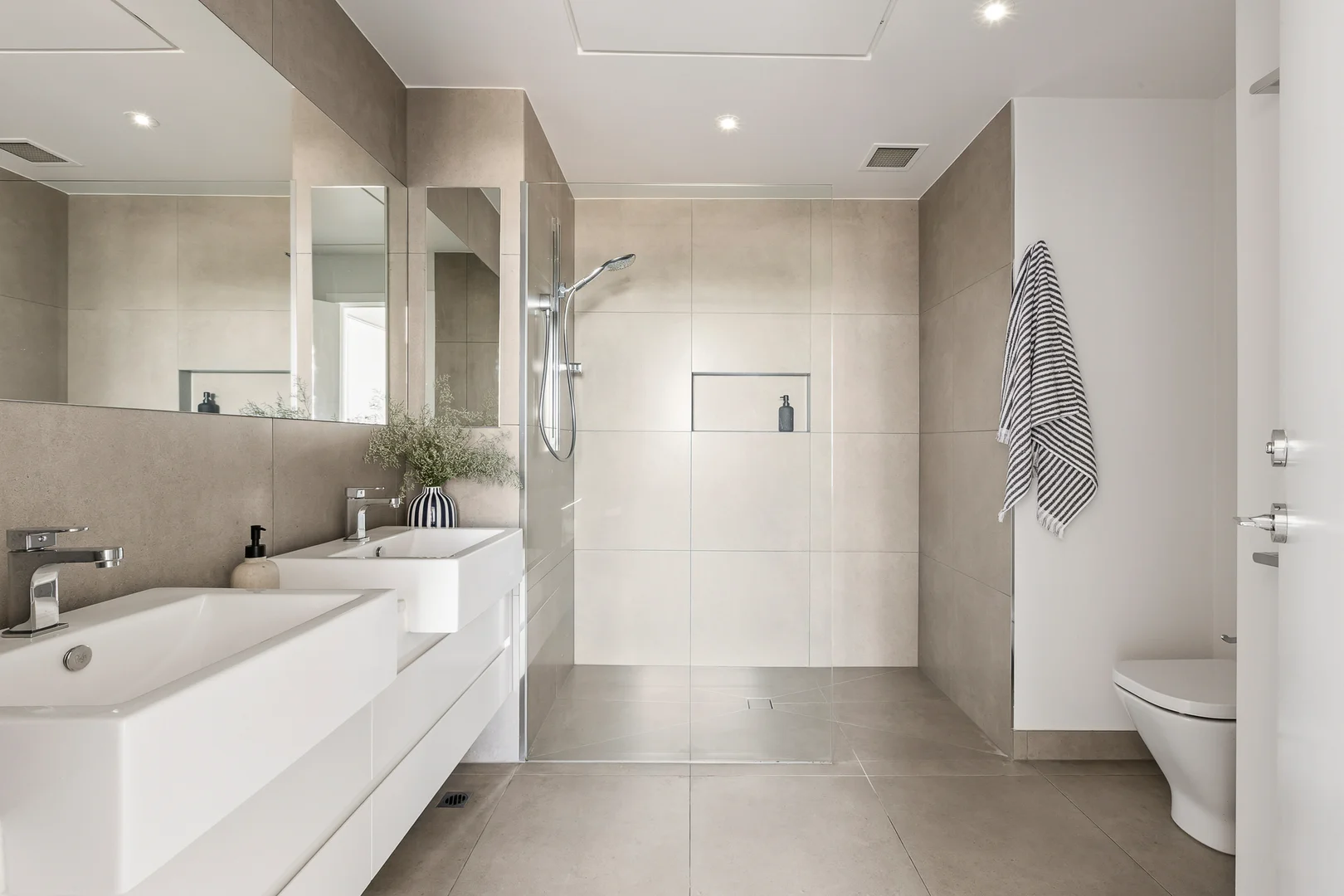 Additional image 10 of 2T0/147 Beach Street, Port Melbourne VIC 3207