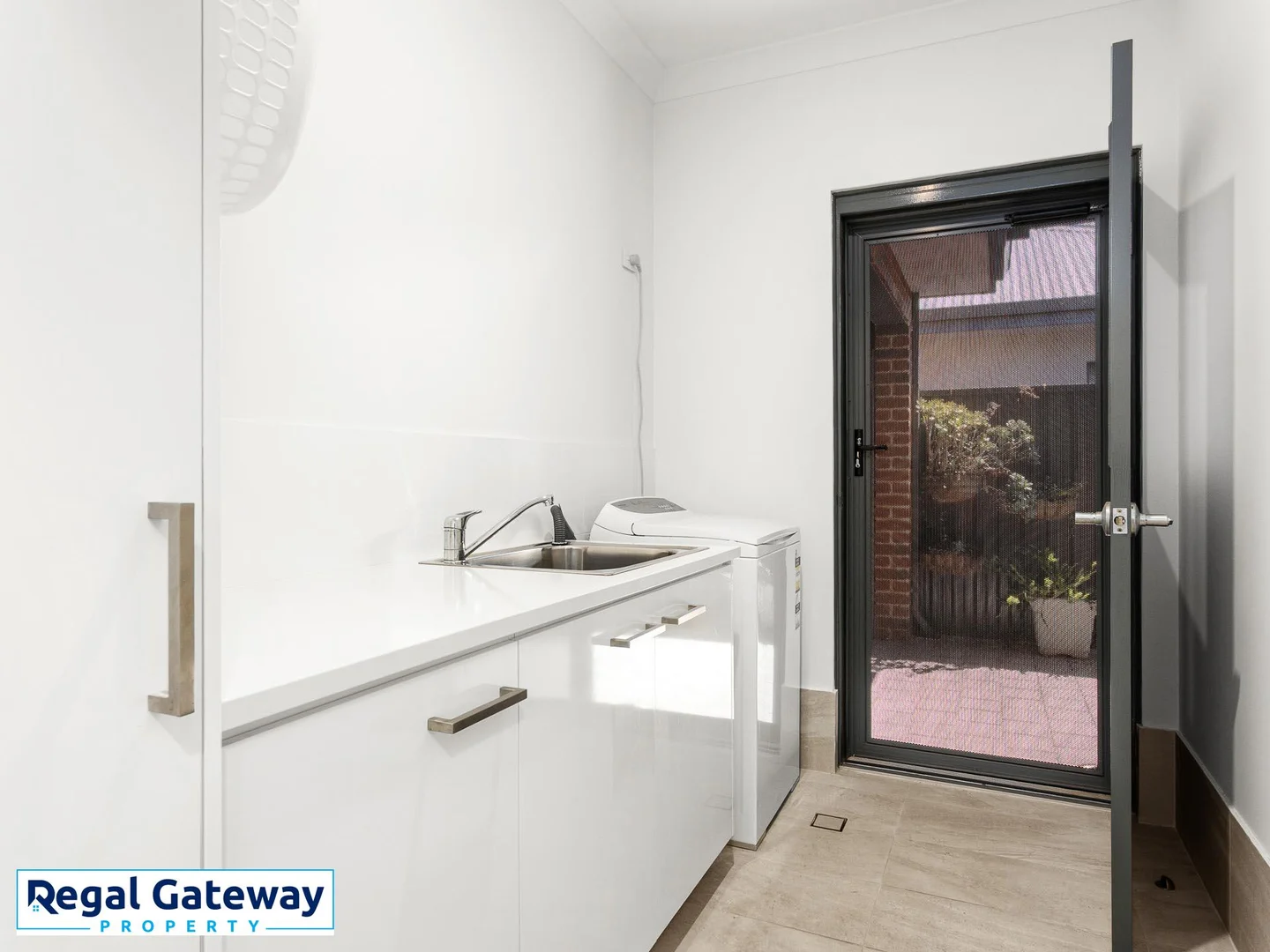 Additional image 13 of 99/100 Clementine Boulevard, Treeby WA 6164