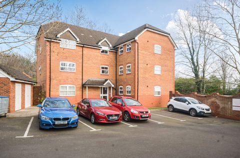Chelveston Crescent, Aldermoor, Southampton, Hampshire SO16