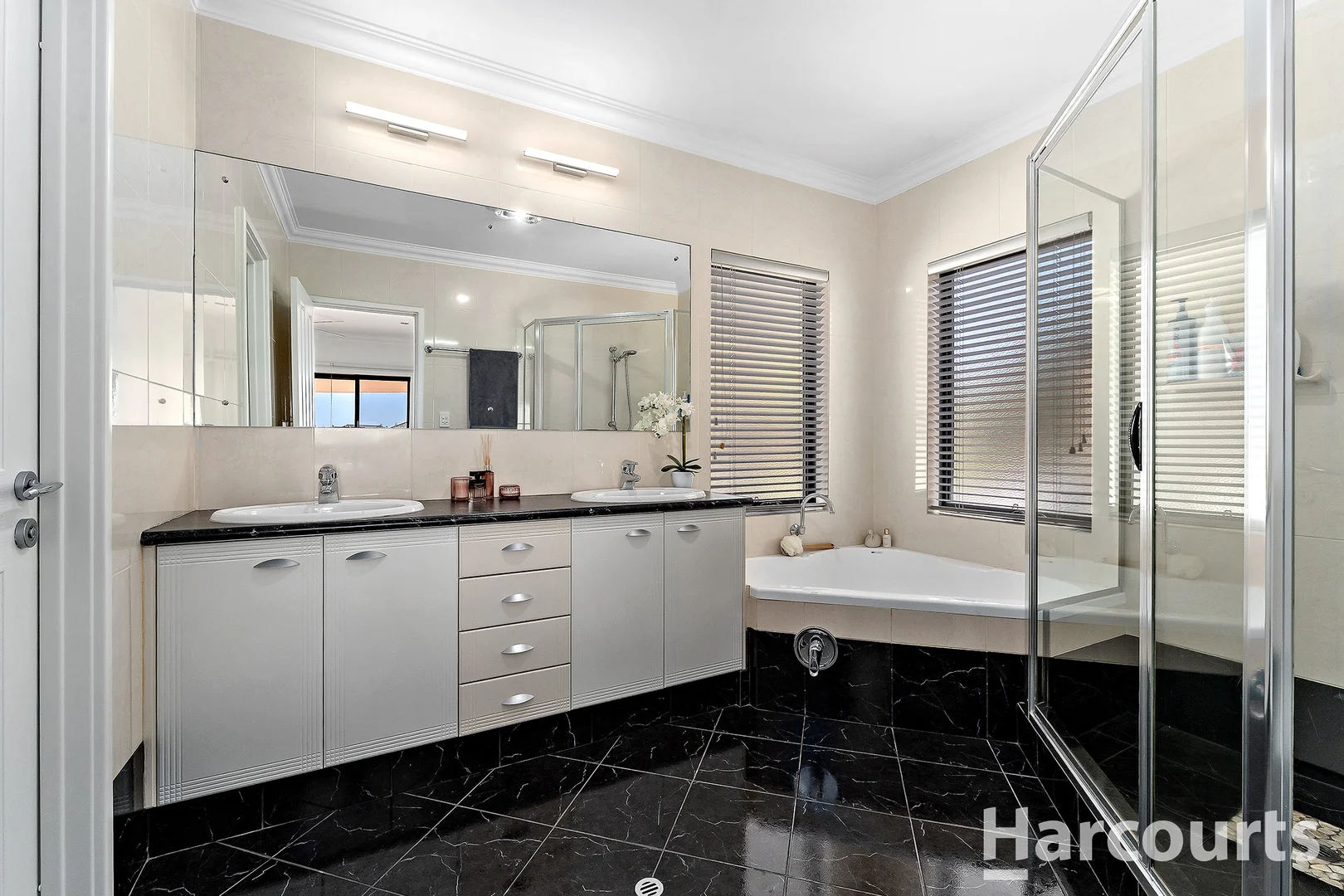 Additional image 19 of 11 Leeuwin Place, Halls Head WA 6210