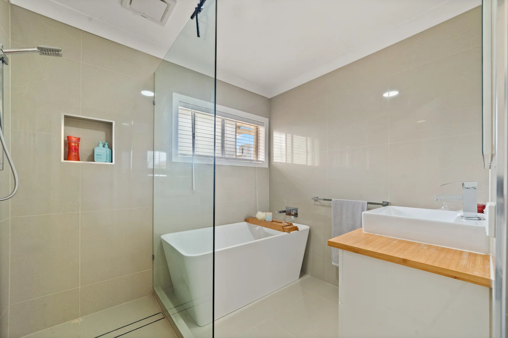 Additional image 14 of 25 Scoter Avenue, Paradise Point QLD 4216