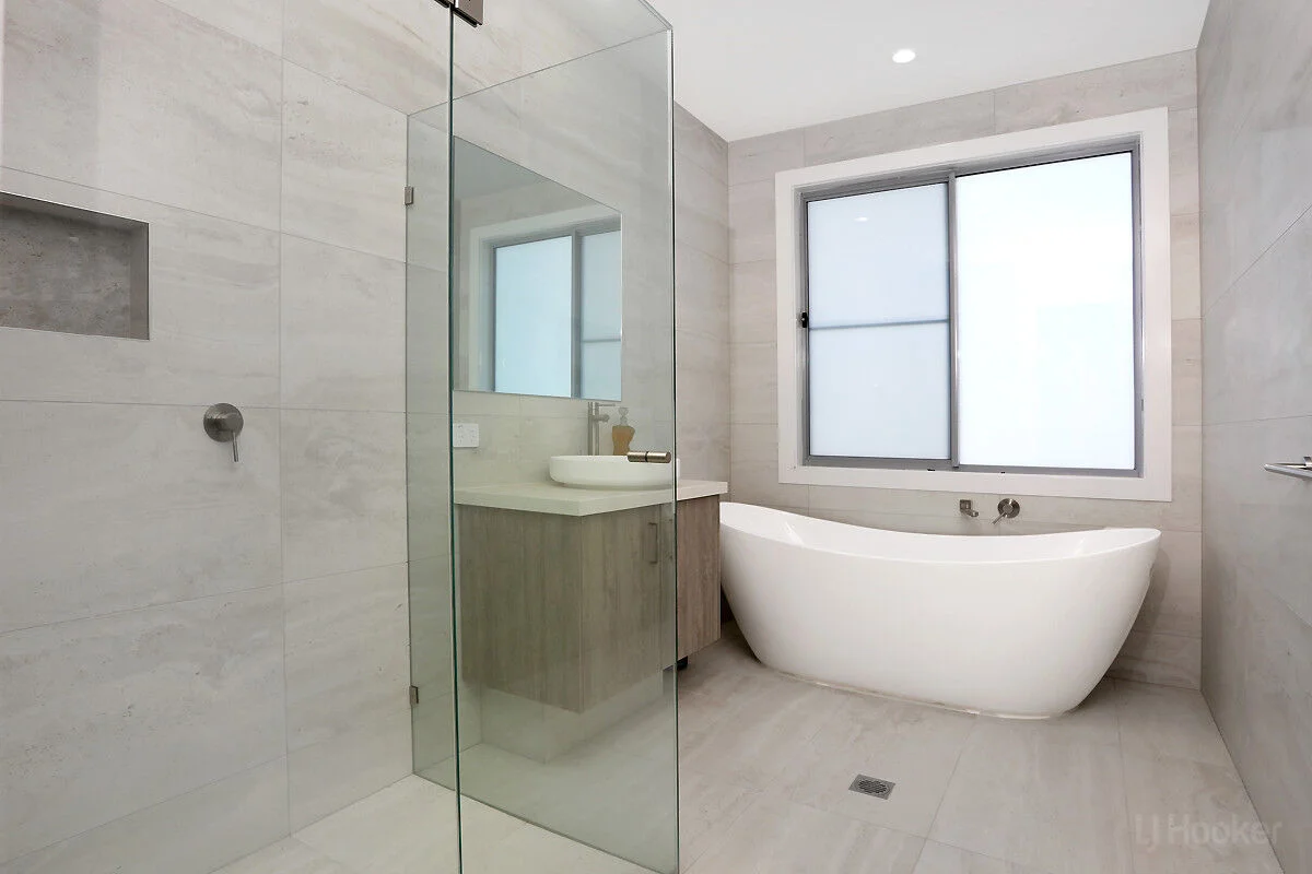 Additional image 5 of 2/49 Milton Avenue, Paradise Point QLD 4216