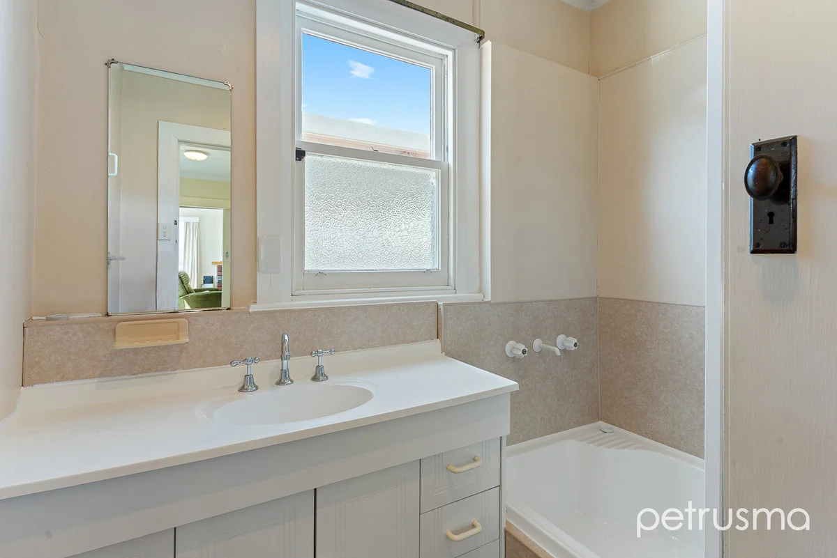 Additional image 20 of 199 Derwent Avenue, Lindisfarne TAS 7015