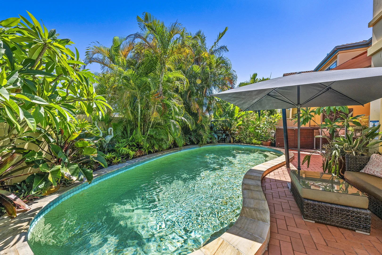 2/129 Bayview Street, Runaway Bay QLD 4216