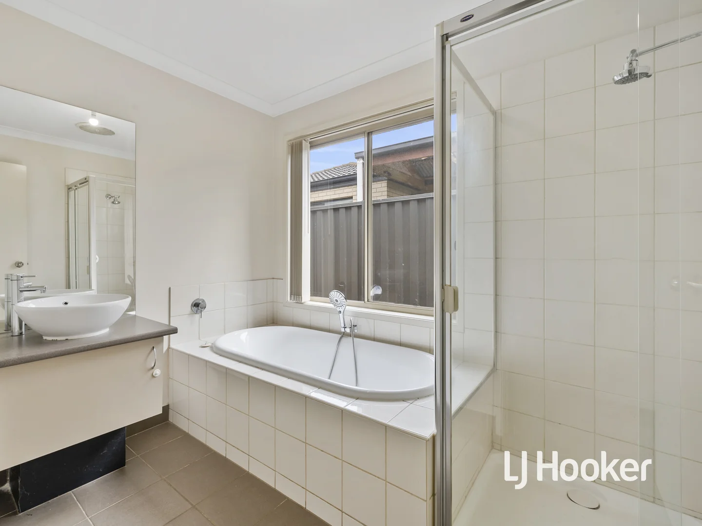 Additional image 11 of 5 Lysterfield Walk, Manor Lakes VIC 3024