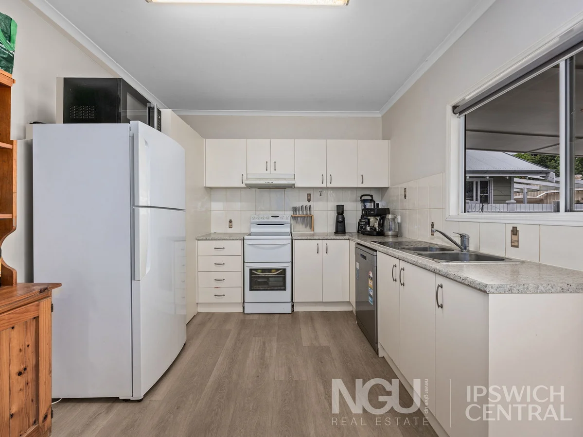 Additional image 15 of 1 & 2 / 25 Teape Street, Silkstone QLD 4304