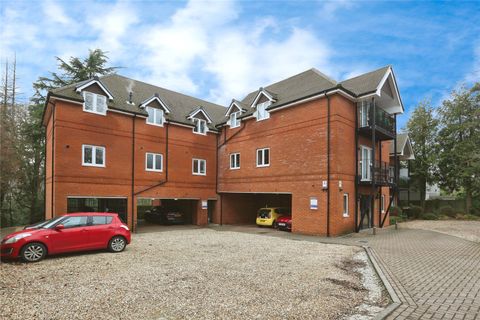 Chalk Hill, West End, Southampton, Hampshire SO18