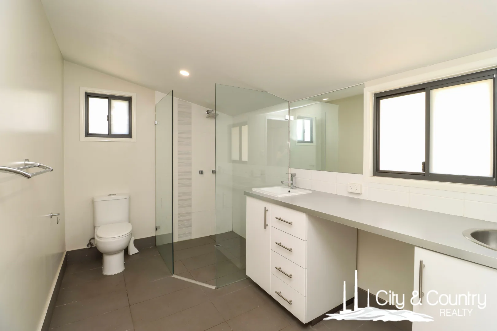 Additional image 5 of Unit 1-4/76 Buckley Avenue, Mount Isa QLD 4825