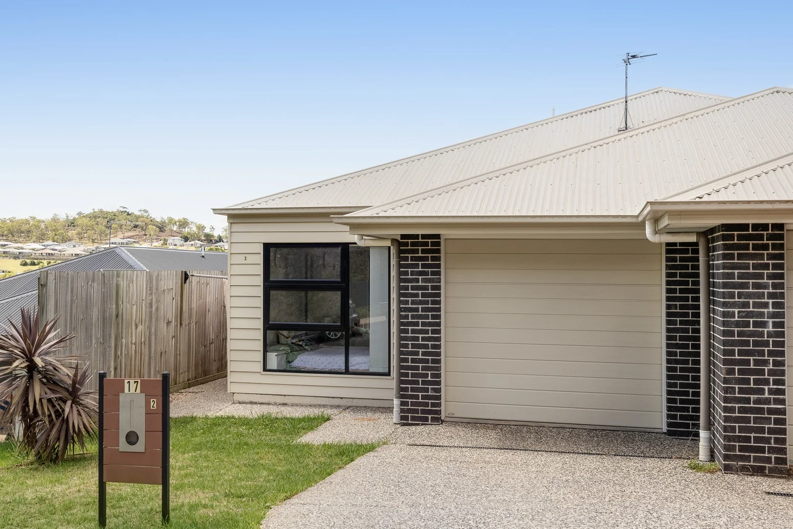 2/17 Mcinnes Crescent, Glenvale QLD 4350