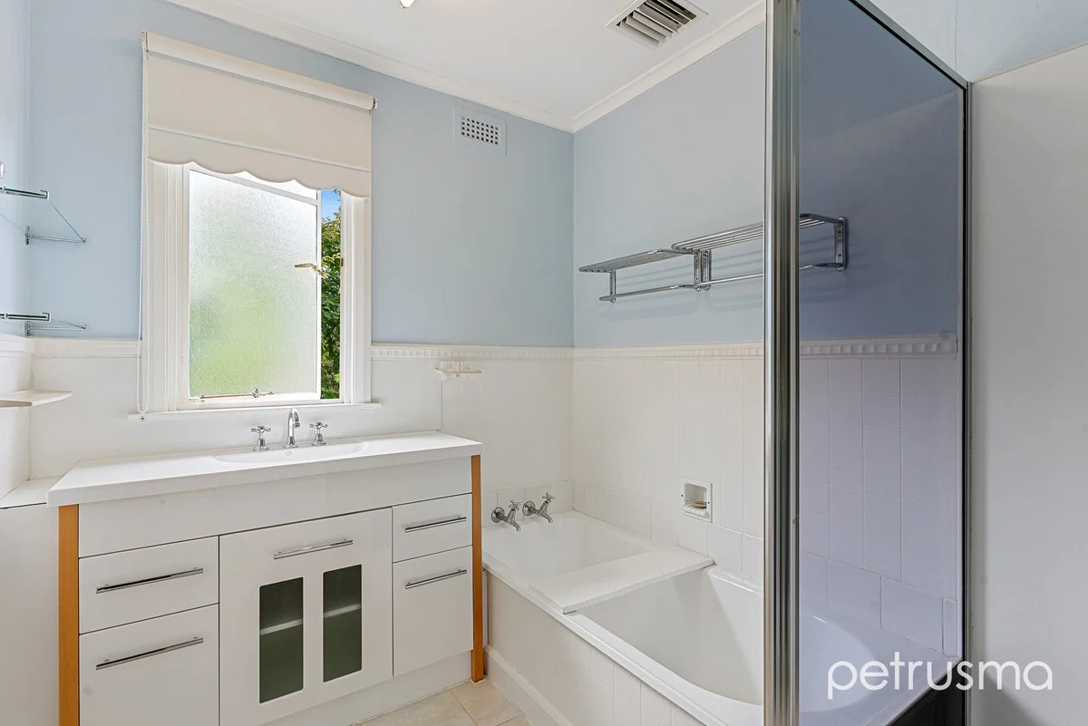 Additional image 5 of 137 Derwent Avenue, Lindisfarne TAS 7015