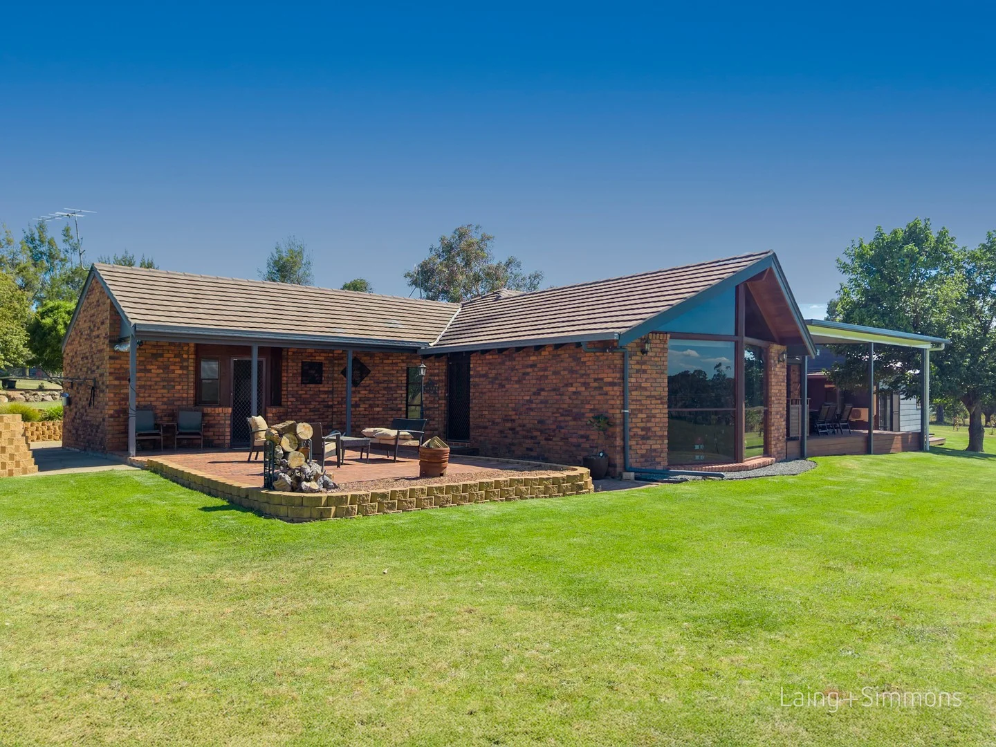 16 Highlands Road, Armidale NSW 2350