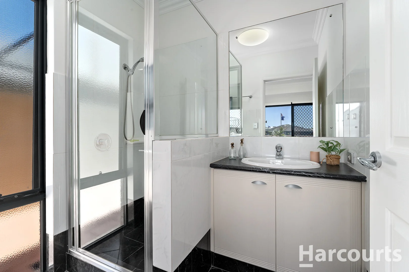 Additional image 14 of 11 Leeuwin Place, Halls Head WA 6210