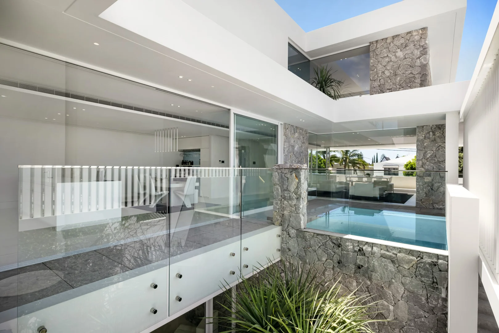 Additional image 10 of 46 Woodroffe Avenue, Main Beach QLD 4217