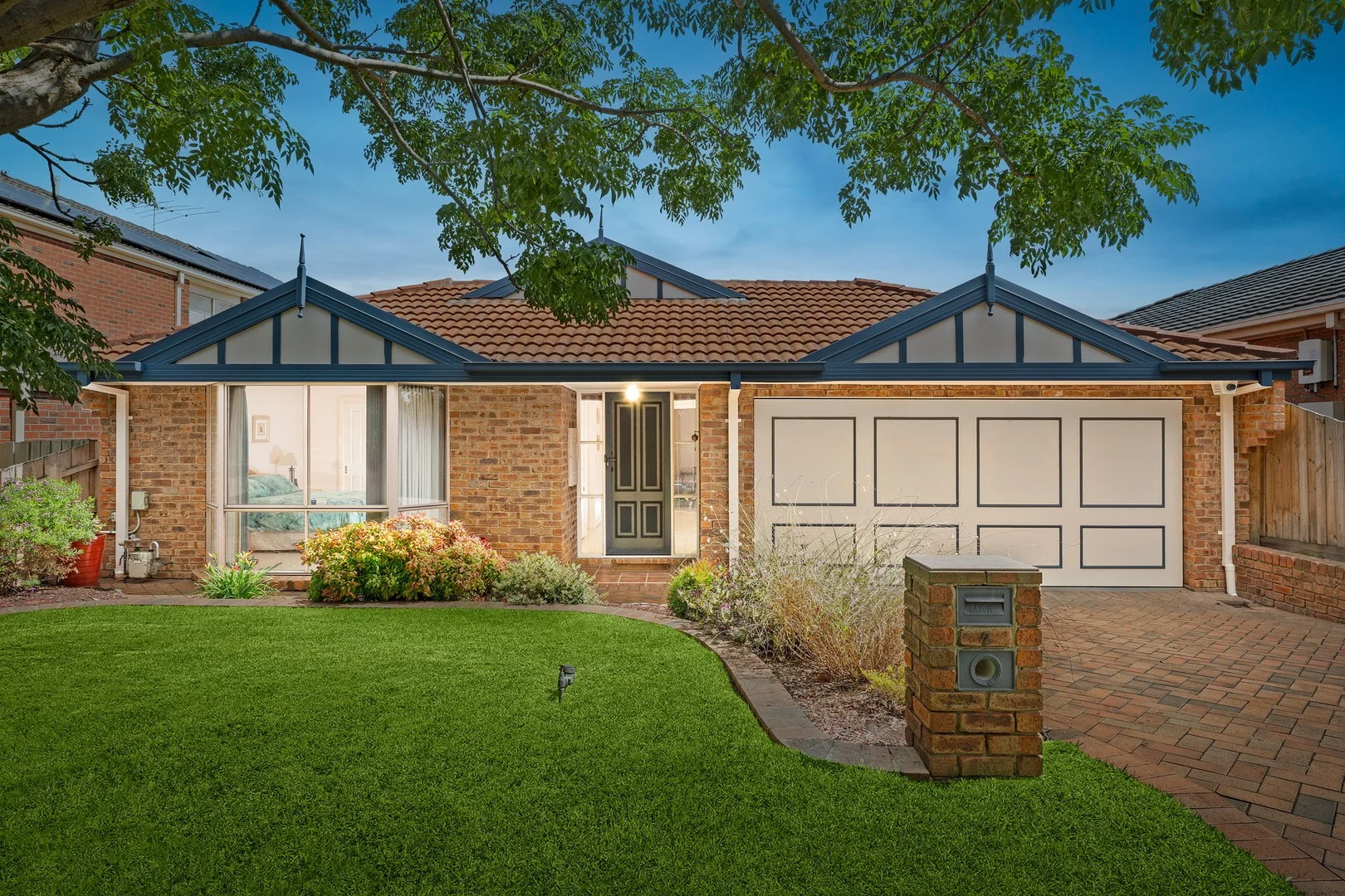 2 Silvertop Court, Mill Park VIC 3082