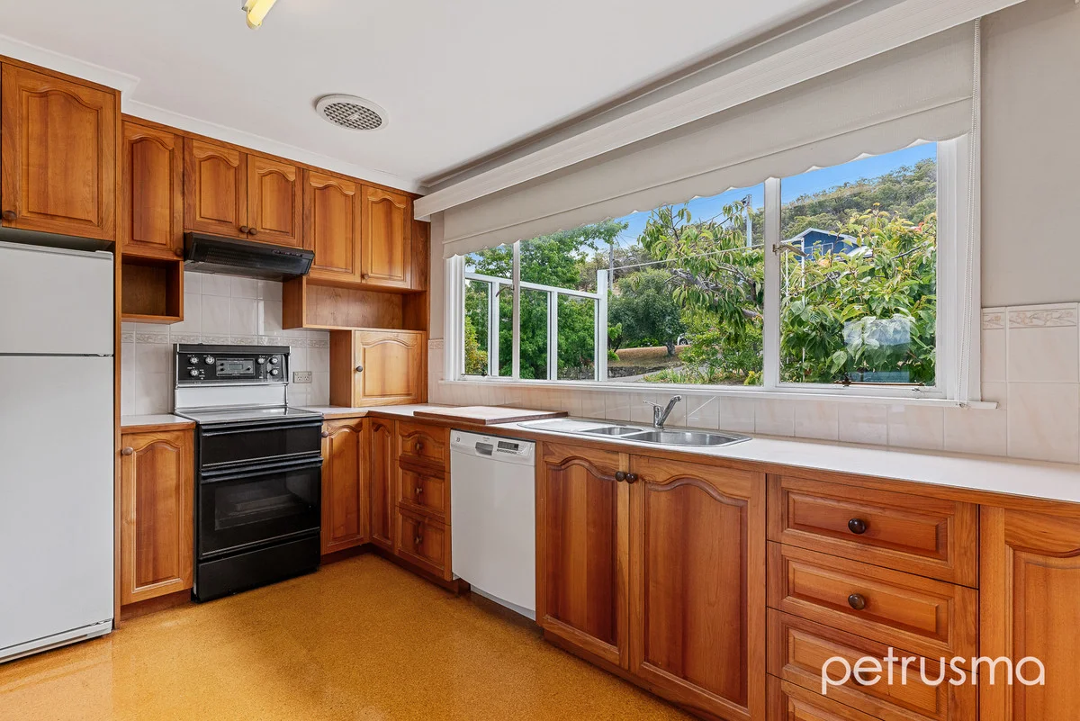 Additional image 10 of 137 Derwent Avenue, Lindisfarne TAS 7015