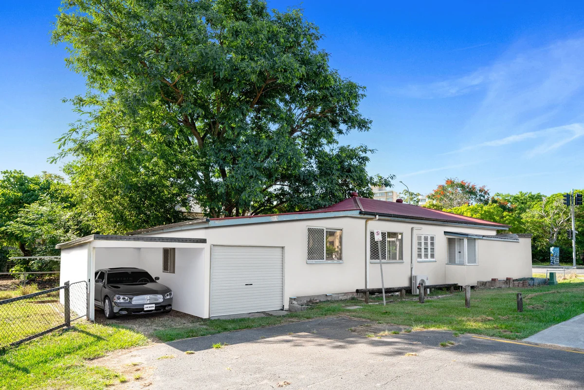 247 Sir Fred Schonell Drive, St Lucia QLD 4067