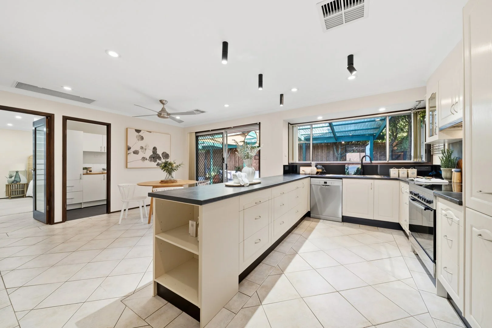 Additional image 11 of 4/32 Clamp Place, Greenway ACT 2900