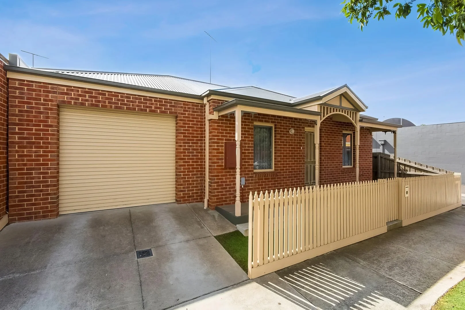 4 Clarendon Street, Newtown VIC 3220