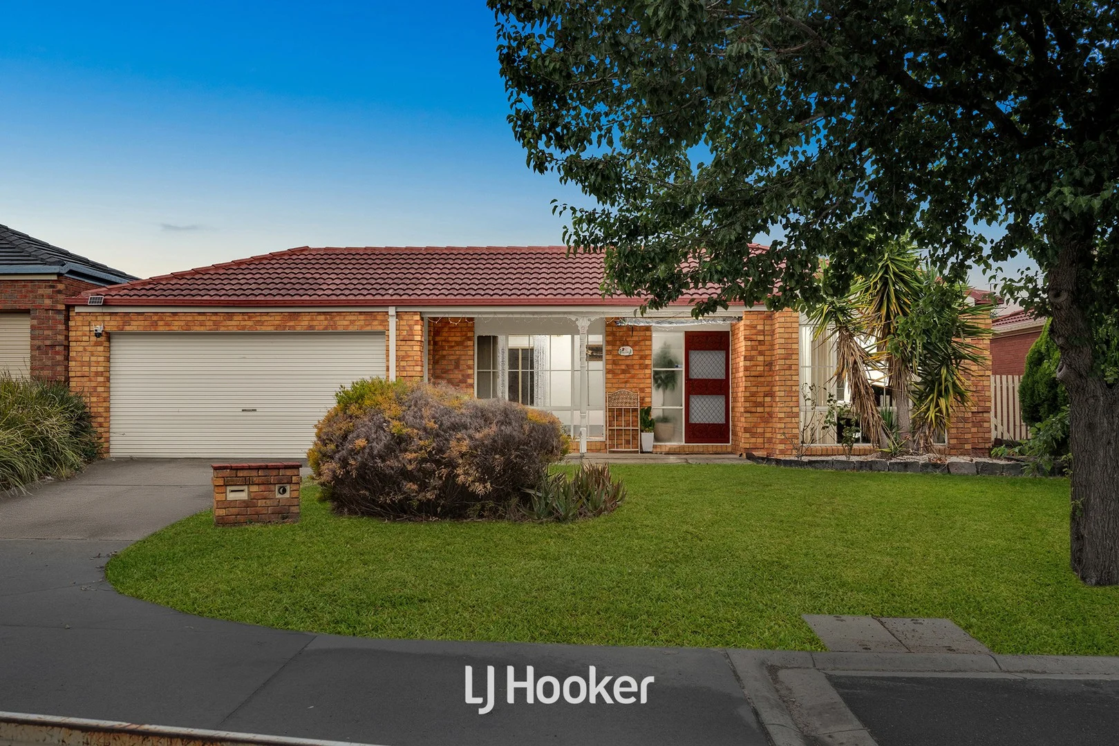 9 The Eyrie, Hampton Park VIC 3976