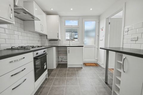 Canterbury Avenue, Sholing SO19