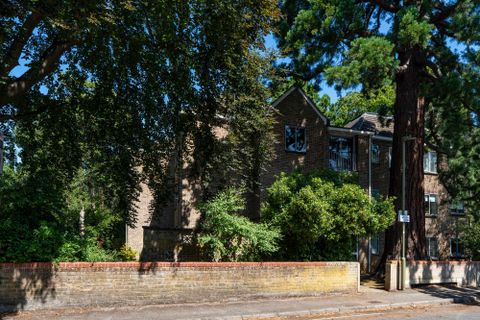 Woodstock Road, Newcombe Court OX2