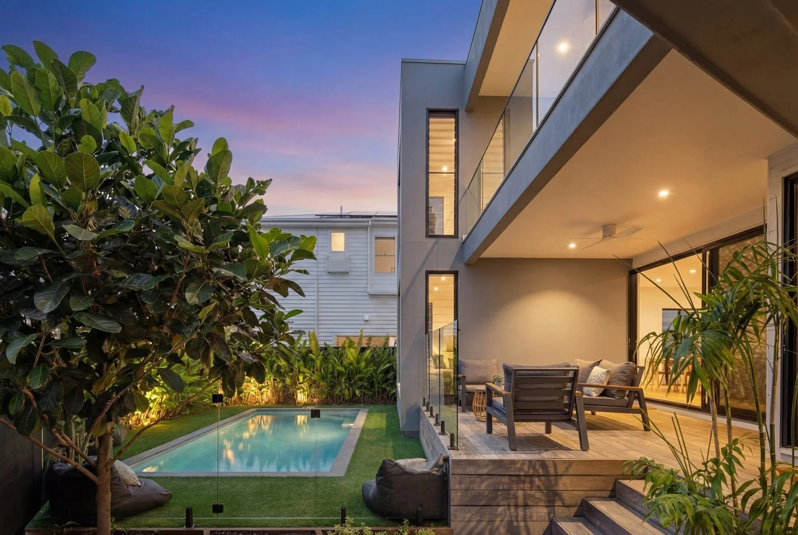 8 Egret Avenue, Burleigh Waters QLD 4220