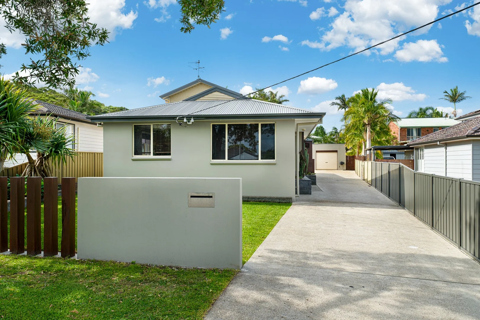 14 Railway Crescent, Belmont North NSW 2280