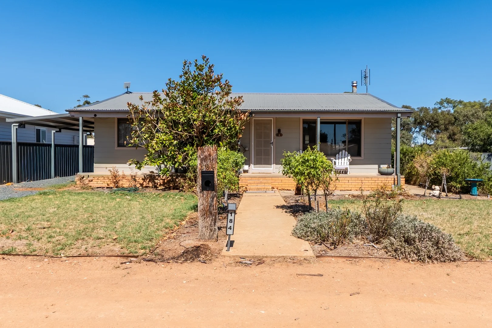 184 Camp Street, Temora NSW 2666