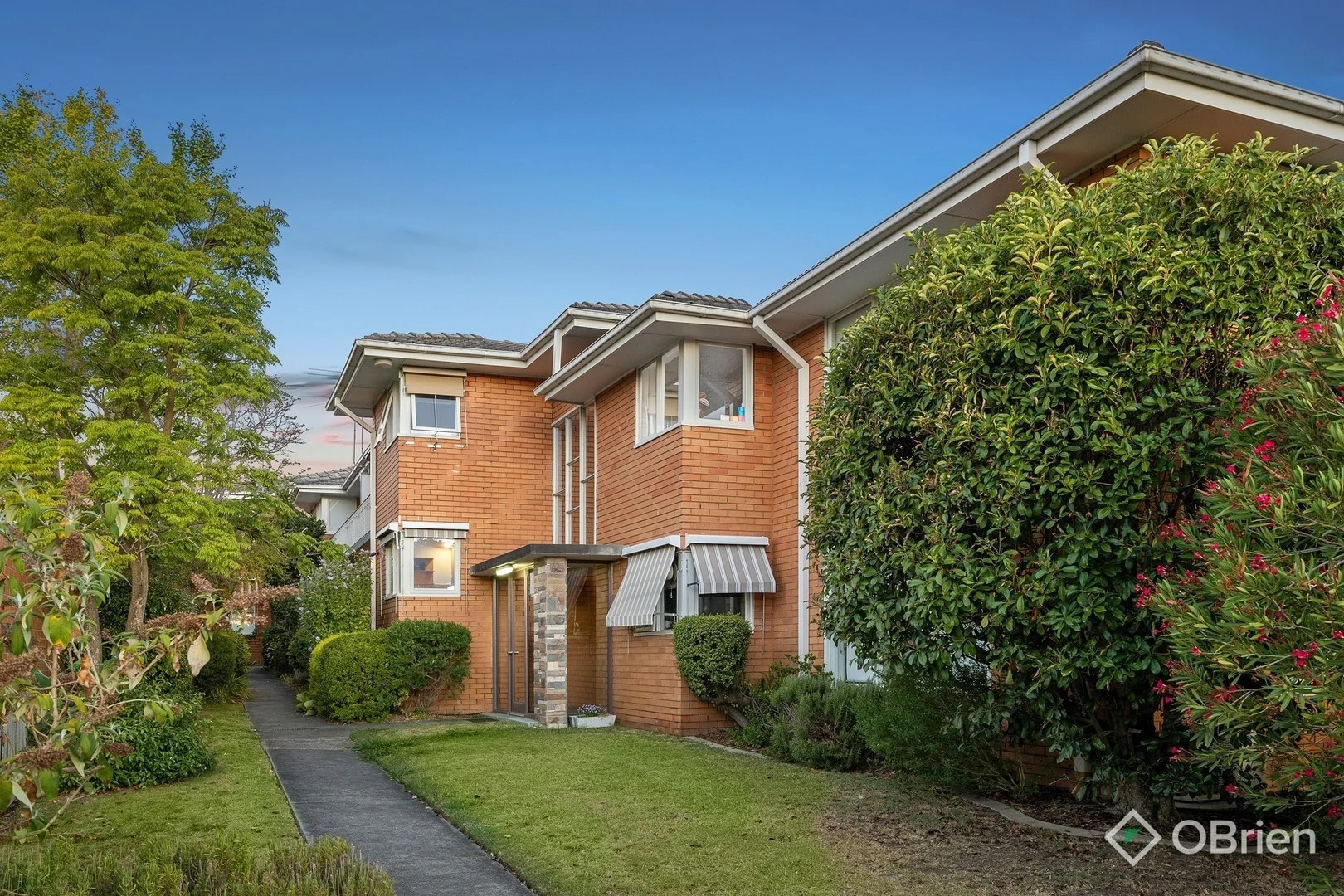 2/6 Leopold Crescent, Mont Albert VIC 3127