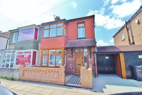 Martin Road, Baffins PO3