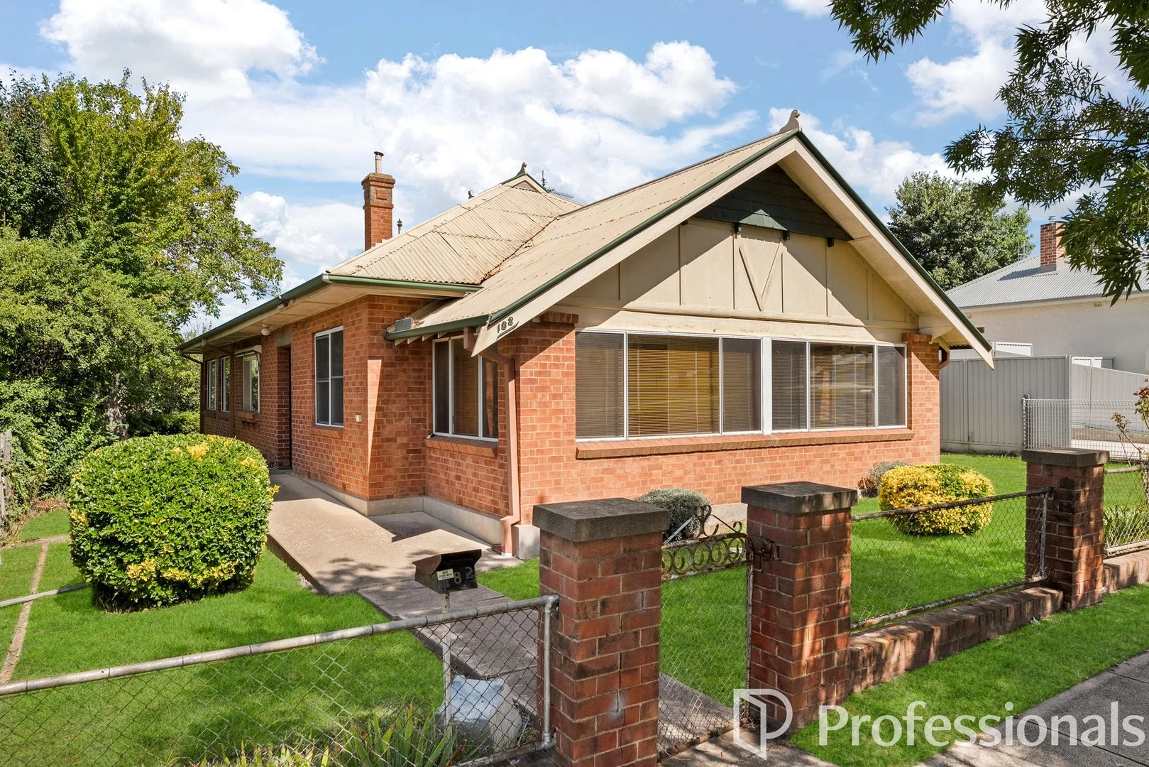 182 Seymour Street, Bathurst NSW 2795