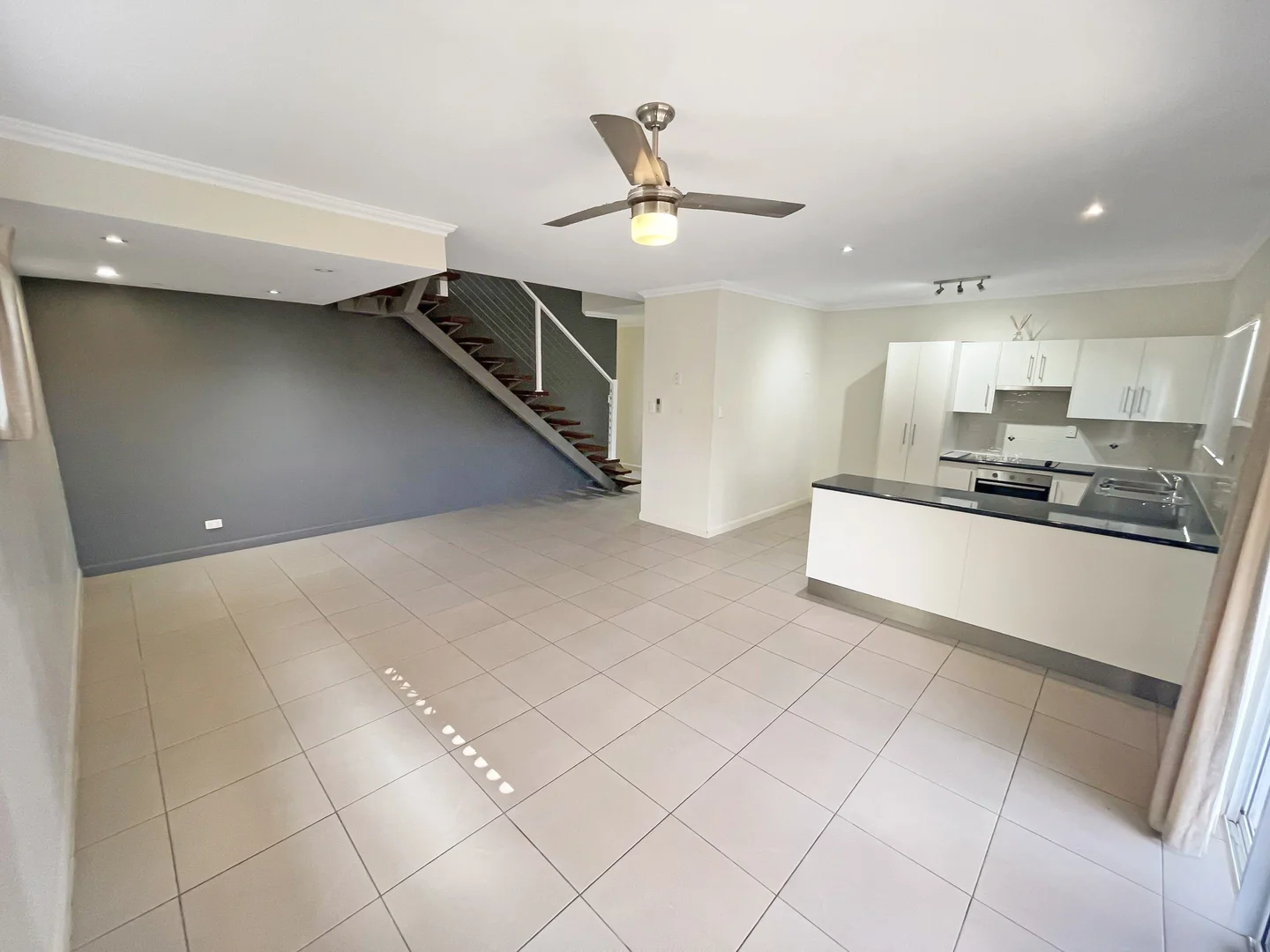 11/16 Miles Avenue, Kelso QLD 4815 photo 4