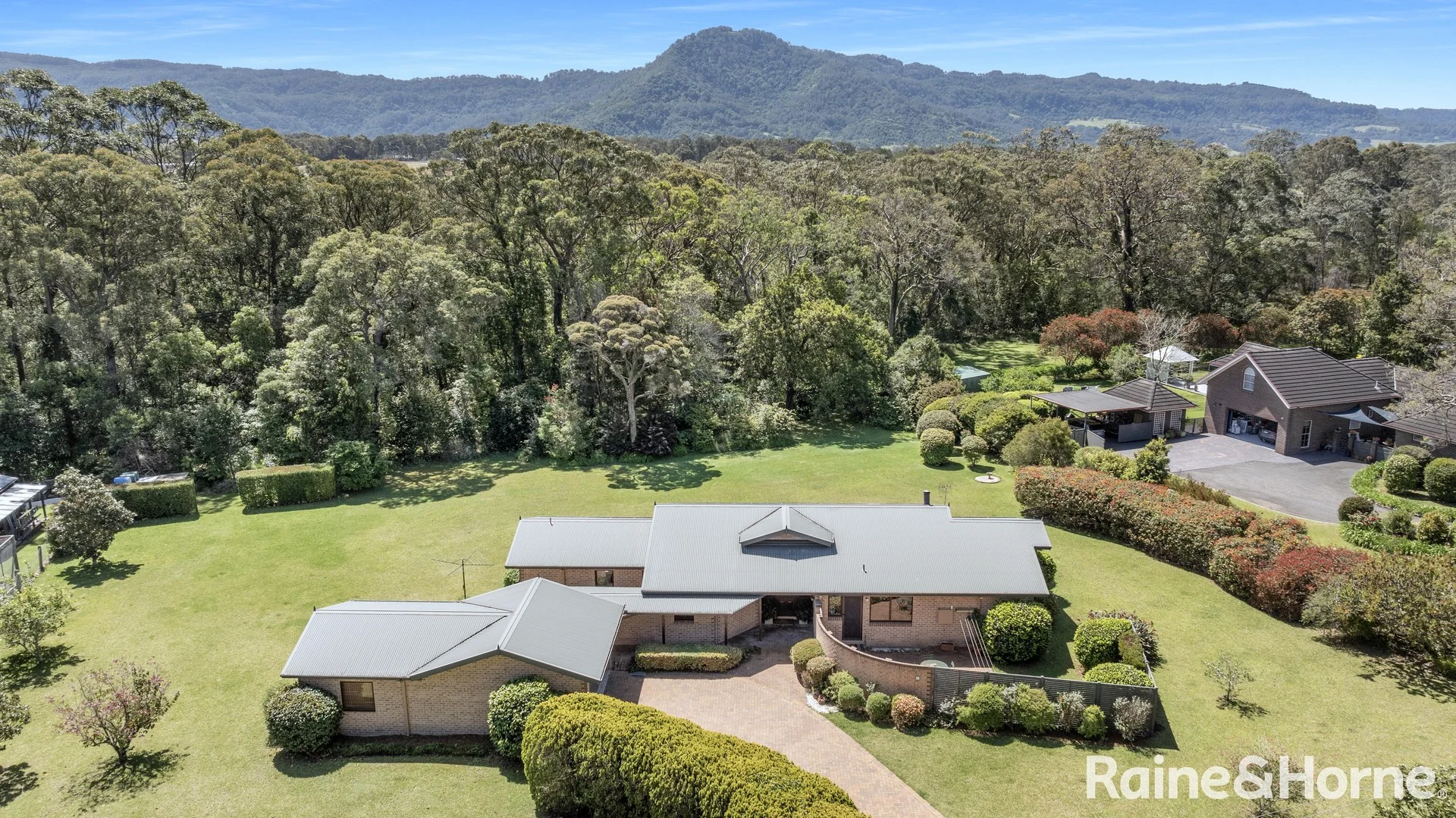 9 West Cambewarra Road, North Nowra NSW 2541