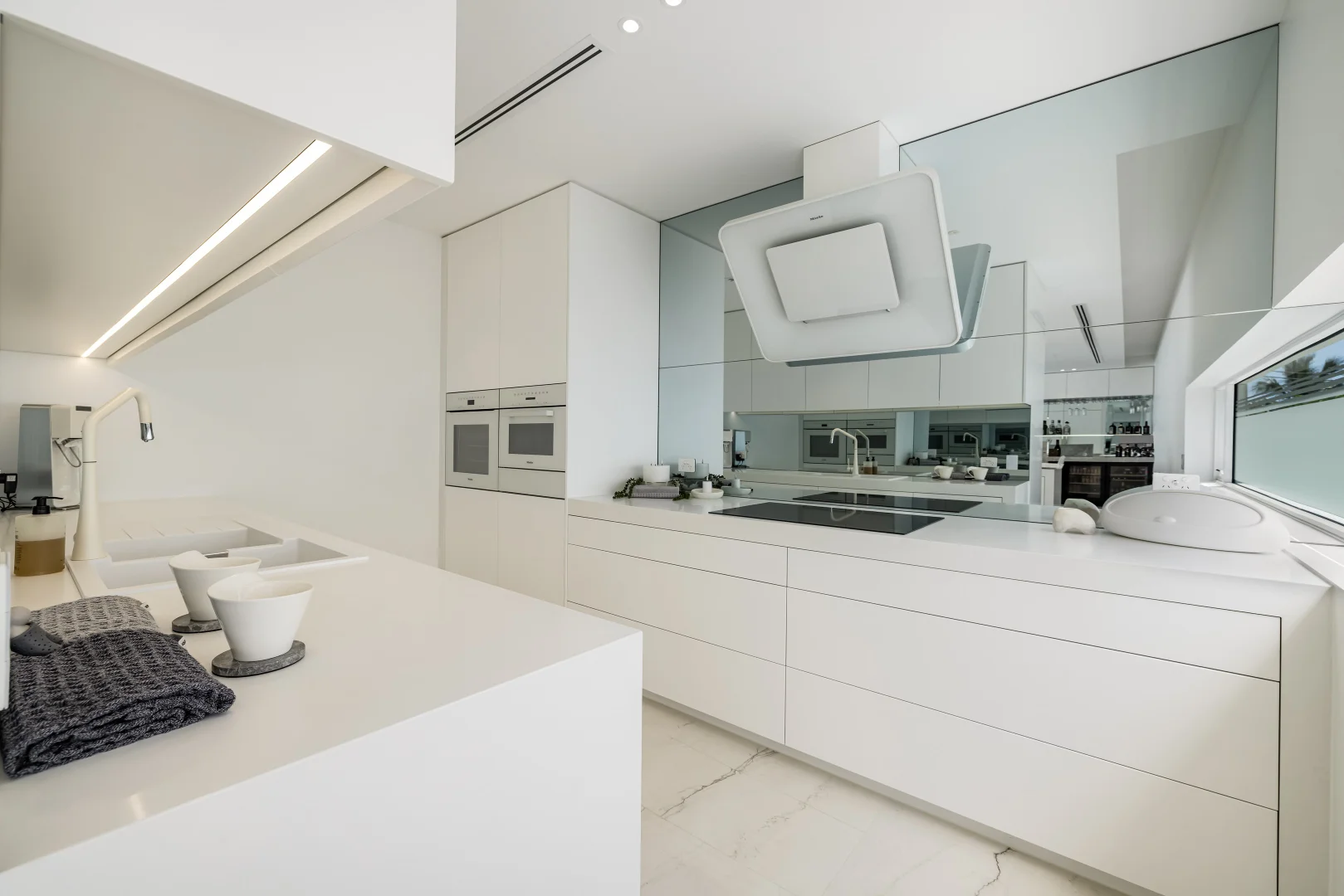 Additional image 7 of 46 Woodroffe Avenue, Main Beach QLD 4217